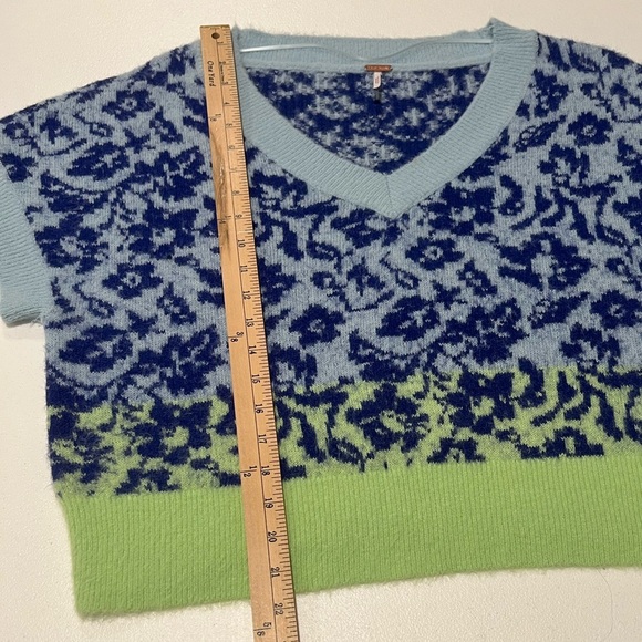 Free People Through The MotionsPullover Sweater Vest Sz Small yellow blue NWOT - Picture 4 of 8